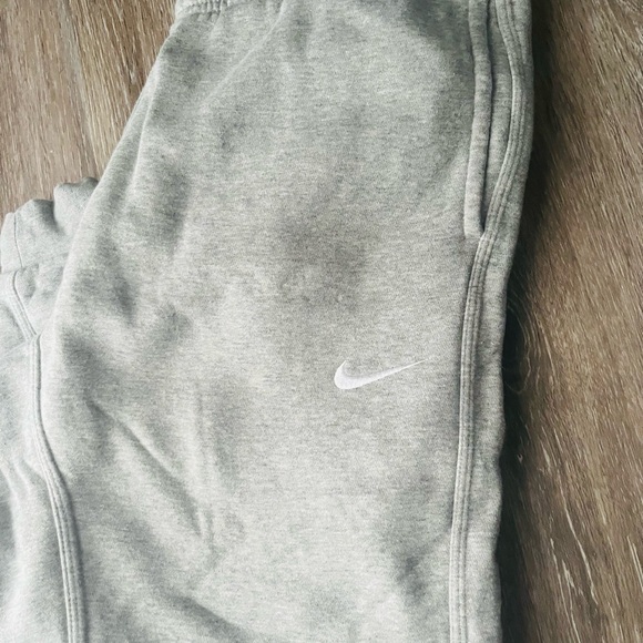 Nike sweatpants EUC - Picture 2 of 8